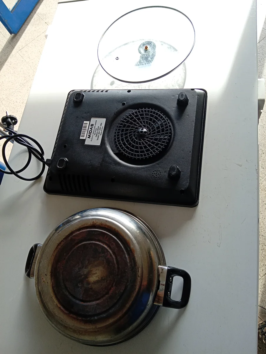 Foto 3 de Cocina Electrica Tipo Inducción Marca Midas Modelo No Tiene Usado En Buen Estado Acc Olla InoxTapa De Vidrio