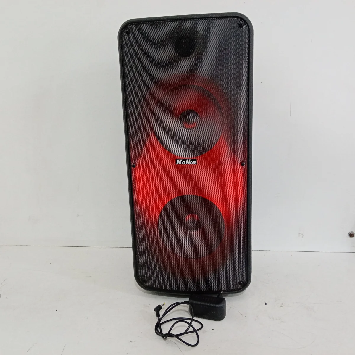 Foto 3 de Caja De Sonido Amplificada Marca Kolke- Modelo Kpb527 Sin Control Usado-En-Buen-Estado Acc Con Luces Led RadioBtUsb