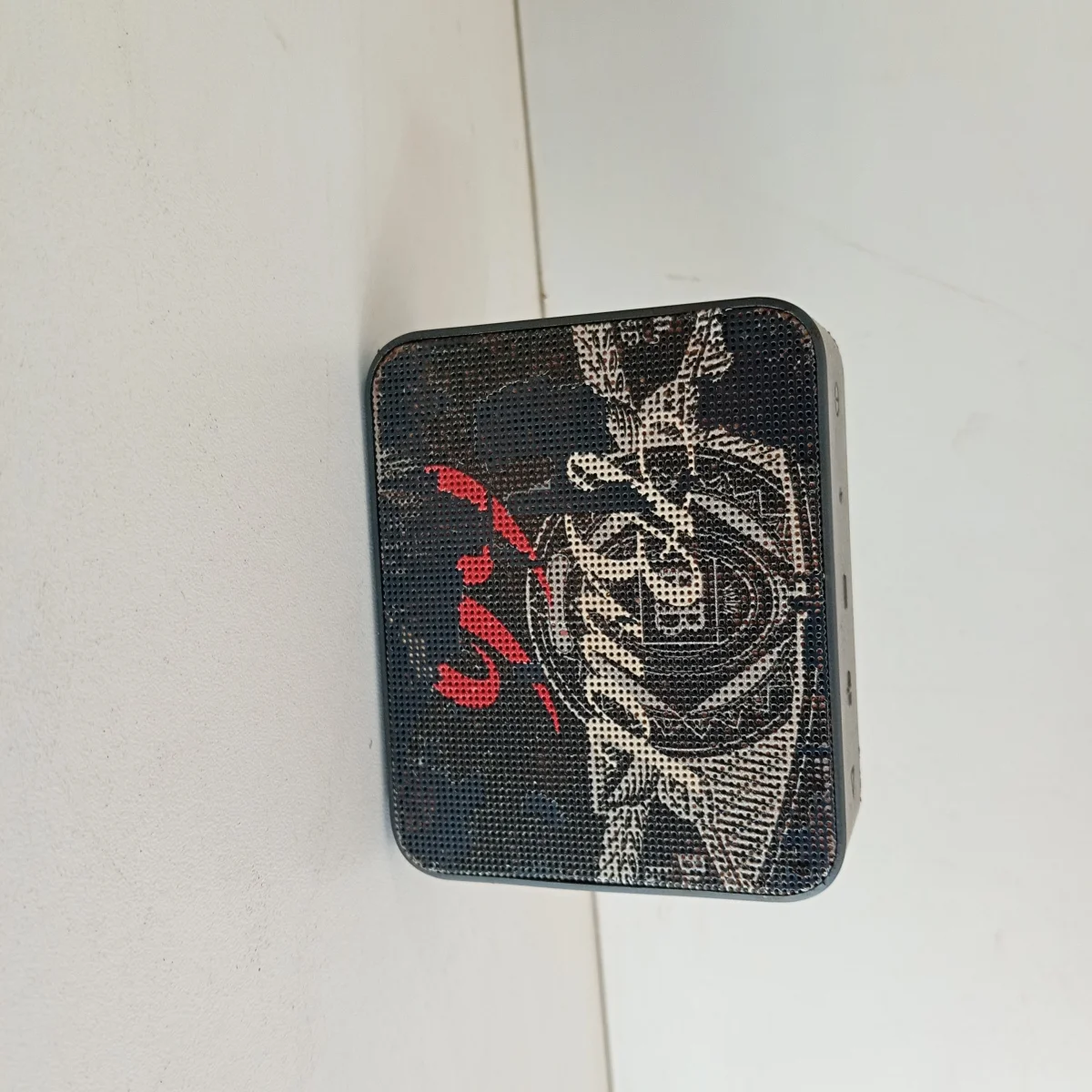 Speaker Potencia Watts No Tiene Marca Jbl Sin Control Modelo Go Essential Usado Con Desgaste Sin Caja Acc Diseño Desgastado De La Marca Bud66Cab. Usb Blanco