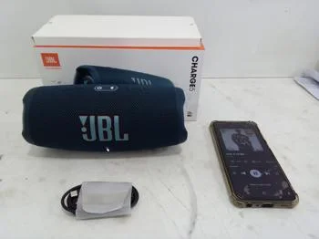 Parlante Portatil Marca Jbl Modelo Charge 5 Usado En Buen Estado Con C/ Cable Usb Acc ManualEncaja