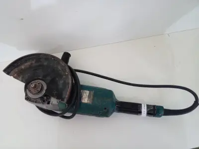 Pulidora Marca Makita Modelo Ga9020 Tamaño : Grande Usado En Buen Estado Acc: MangoProtector Comentario: Ficha Cambiada