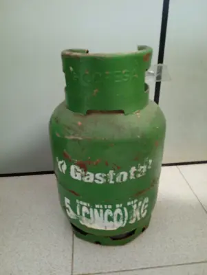 Garrafa Cap: 5 Kg. Marca Gastotal Usado Con Desgaste Color : Verde Acc: No Tiene
