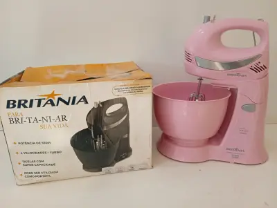 Batidora Marca Britania Modelo Diamante Cristal Duo 550w Nro Usado En Buen Estado Acc: 1 Bolt2 Broches Comentario: Color Rosa Caja Estropeada