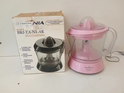 Juguera No Tiene Velocidades Marca Britania Modelo Bellagio 350 Usado En Buen Estado Acc: TapaJaro Comentario: Color Rosado Caja Estropeada