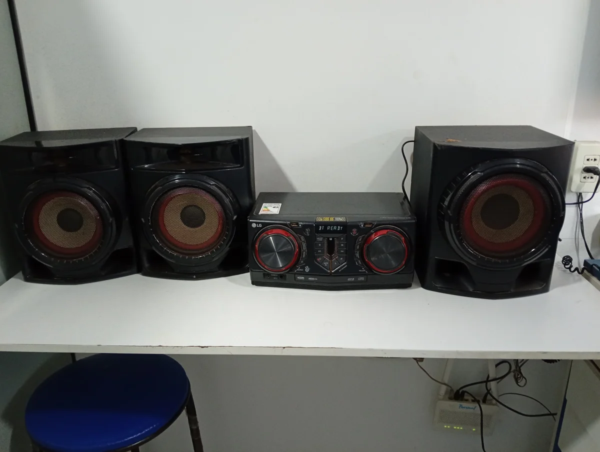Equipo De Sonido Marca Lg Con Control Modelo Cj45 Usado En Buen Estado Acc Dos Parlantes Y Un Búfer
