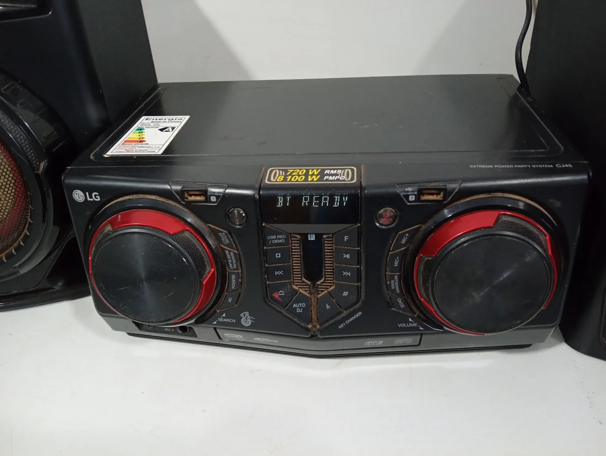 Foto 3 de Equipo De Sonido Marca Lg Con Control Modelo Cj45 Usado En Buen Estado Acc Dos Parlantes Y Un Búfer