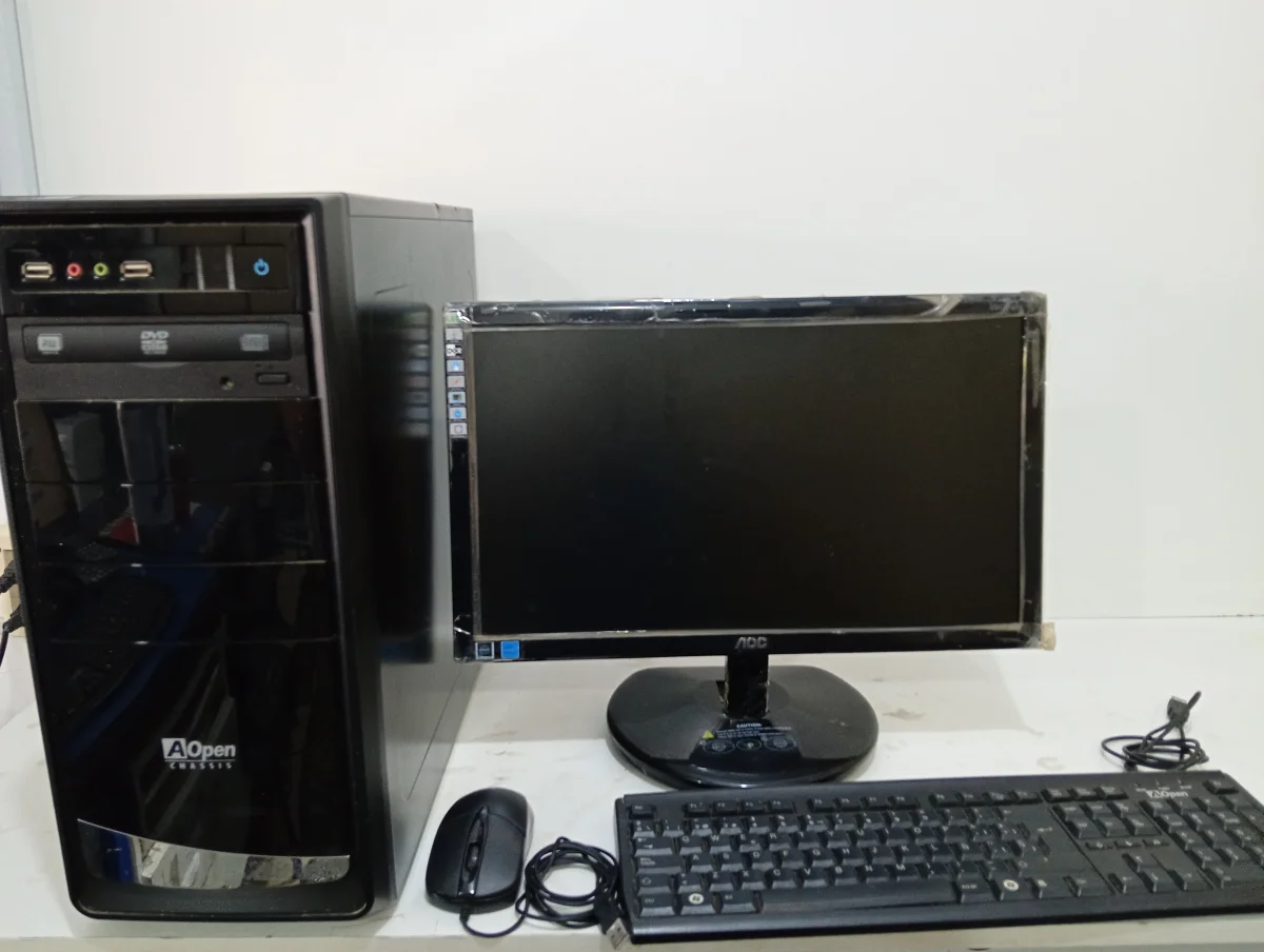Computadoras De Escritorio Marca Aopen Modelo Usado En Buen Estado Procesador Intel Pentium G620 Memoria Ram 4 Gb Disco Duro 1.000 Gb Acc MouseTecladoCable VgaMonitor Aoc De 20 Con Transformador