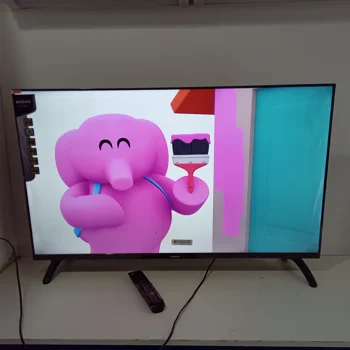 Foto 2 de Televisor Led Smart De 43 '' Marca Midas Modelo Md-Smtv43a Con Control Usado Con Desgaste Acc Par De Patita