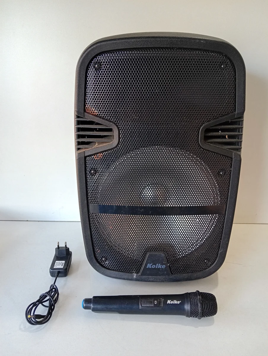 Caja De Sonido Amplificada Marca Kolke Modelo Kpb-156 Sin Control Usado Con Desgaste Acc MicrofonoEn Caja Estropeada