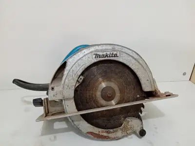 Sierra Tipo : Circular Marca Makita Modelo 5902b Usado En Buen Estado Acc: Disco Comentario: Ficha Cambiada
