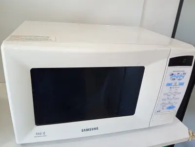 Microondas Marca Samsung Modelo Ce2944n Usado En Buen Estado Acc: Un Palto De Vidrio