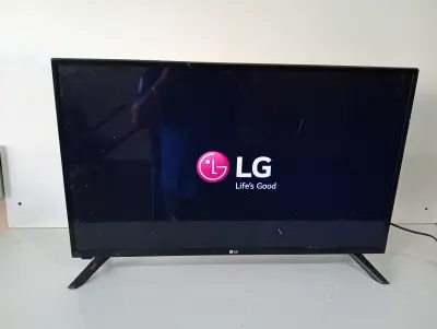 Televisor Led Convencional De 32 '' Marca Lg Modelo 32lj500b-Sa Usado Con Desgaste Sin Control Sin Caja Acc Patitas
