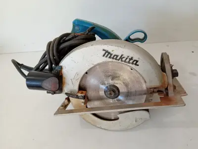 Sierra Tipo : Circular Marca Makita Modelo 5007n Usado En Buen Estado Acc: DiscoProtector Comentario: Cable Añadido Con Cinta Aislante