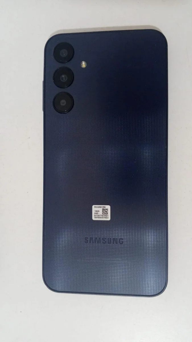 Foto 2 de Celular Marca Samsung Modelo A25 Memoria Ram 6 Gb Almacenamiento Interno 128 Gb Acc Estuche De Silicona