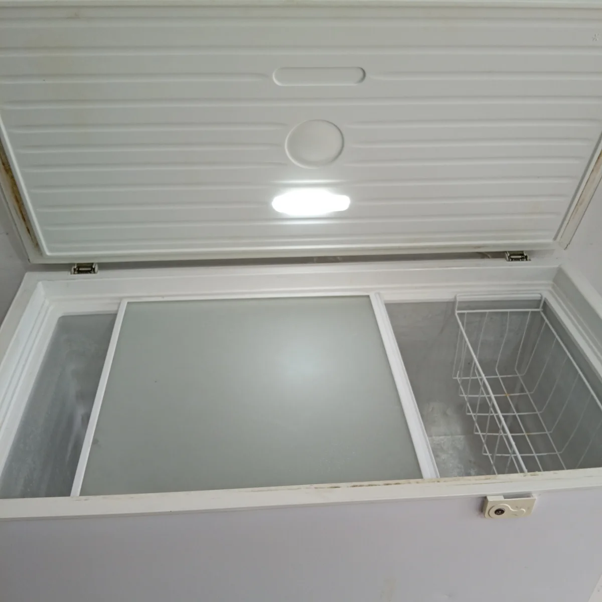 Foto 2 de Congeladora / Frezzer Marca Midas Litros 299 Modelo Md-Cm379l Usado En Buen Estado Acc 1 Canasta 1 Tapa De Vidrio