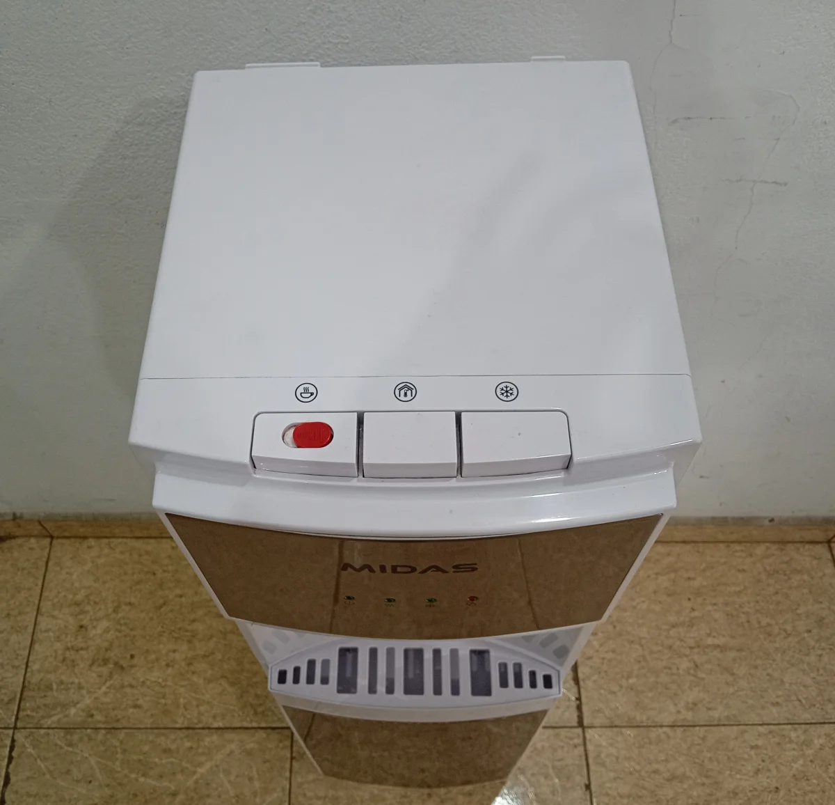 Foto 2 de Bebedero Marca Midas Modelo Md-Bbd24 Usado En Buen Estado Acc No Tiene