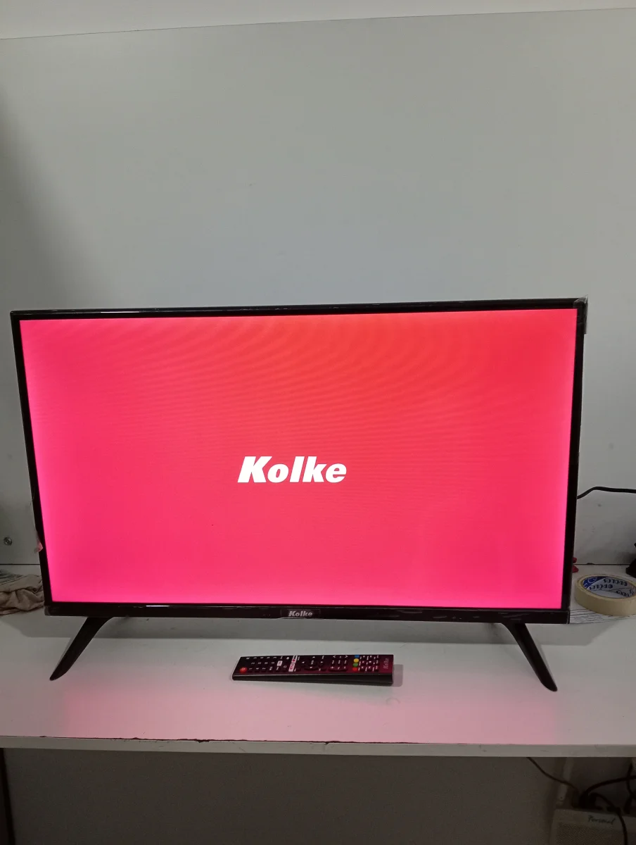 Televisor Led Smart De 32 '' Marca Kolke Modelo 32-Sm Con Control Usado En Buen Estado Acc Dos Patitas