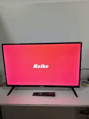 Televisor Led Smart De 32 '' Marca Kolke Modelo 32-Sm Con Control Usado En Buen Estado Acc Dos Patitas
