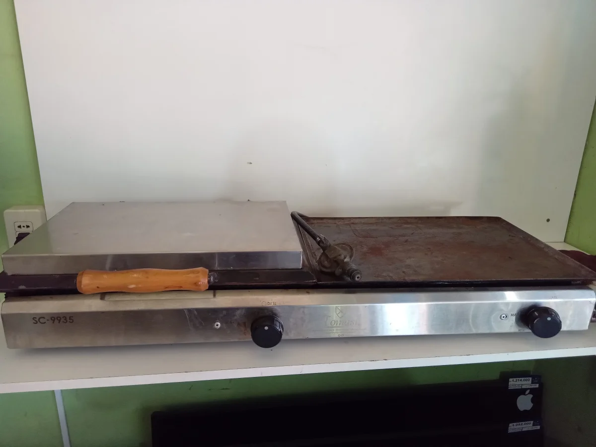 Plancha Hamburguesera Marca Tomasi. Modelo S/M Usado En Buen Estado Acc No Tiene