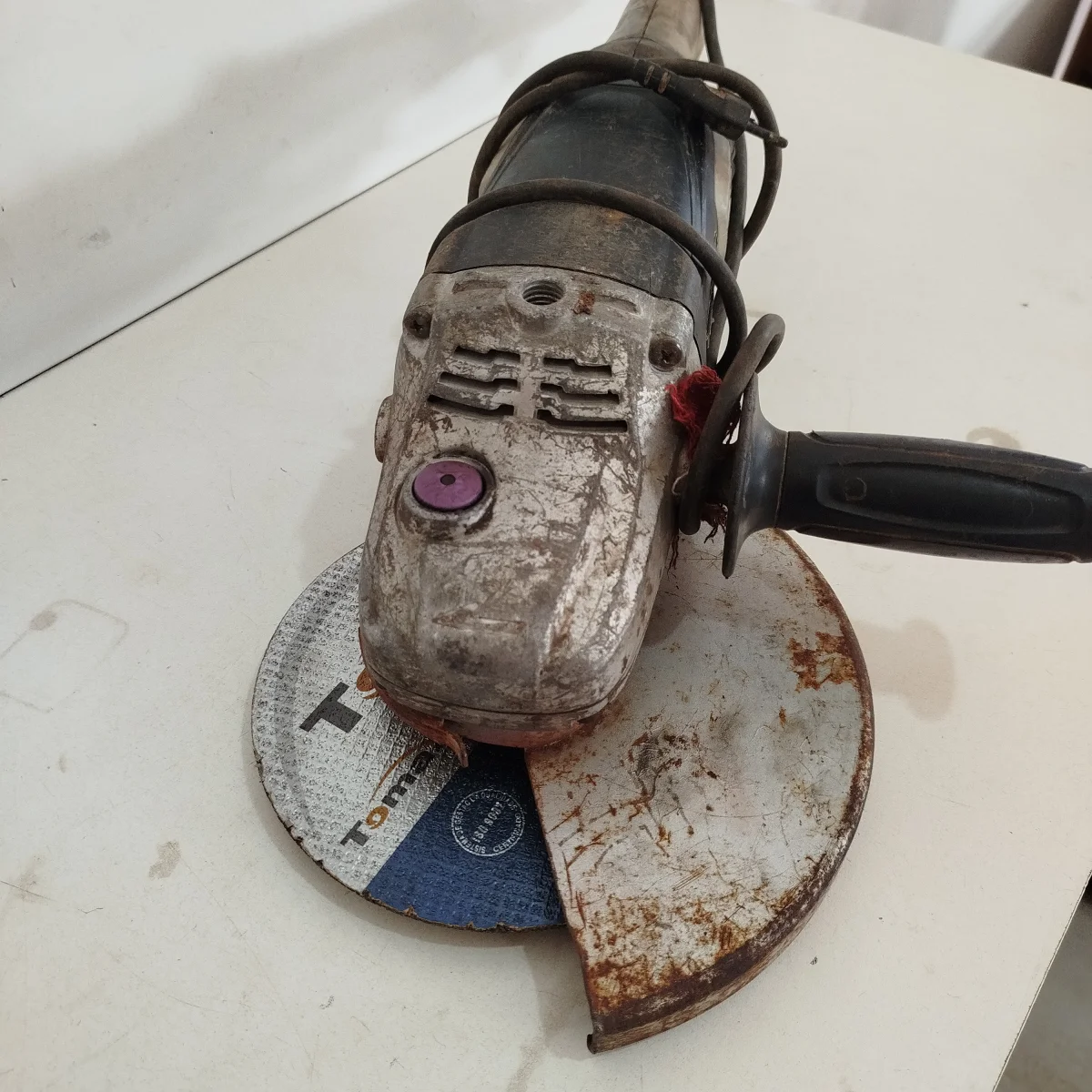 Foto 2 de Pulidora Marca Neo Modelo No Tiene Tamaño Grande Usado En Buen Estado Acc Con DiscoManijaProtector