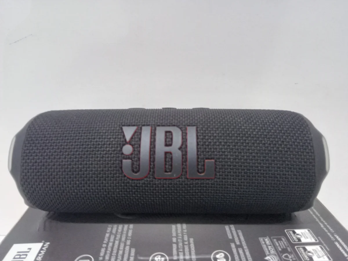 Foto 2 de Parlante Portatil Marca Jbl Modelo Flip 7 Usado En Buen Estado Con No Tiene Acc No Tiene