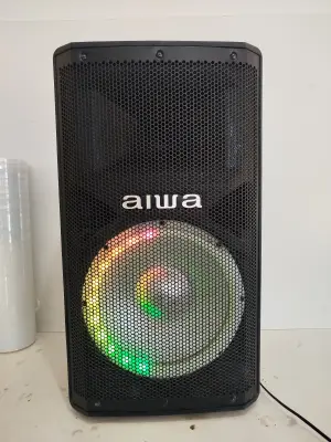 Parlante Portatil Marca Aiwa Modelo Awtsp12k Acc: Luces Manija Y Ruedas Comentario: Sin Tripode De 12" Un Poco Sucio
