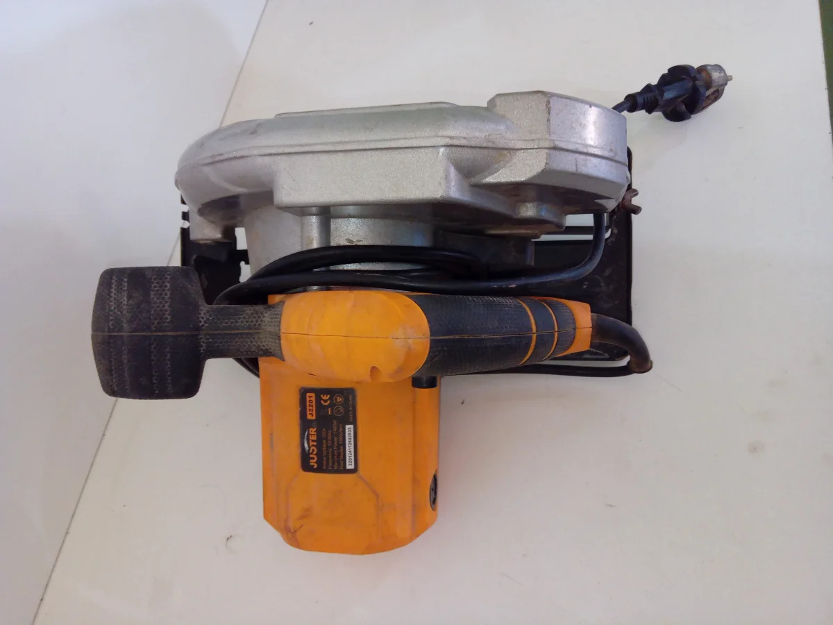 Foto 2 de Sierra Tipo Circular Marca Juster Modelo J221 Usado En Buen Estado Acc DiscoProtector