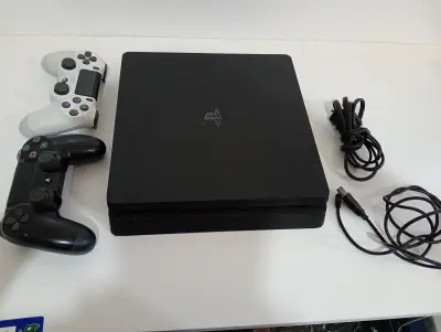 Juego Electronico Ps4 Marca Sony Modelo Cuh-2015a Disco Duro : 500 Gb Con Control Sin Caja Usado En Buen Estado Acc: Cable PowerCable Usb Comentario: 2 Controles