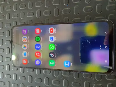 Celular Marca Samsung Modelo Sm-A135m/Ds Memoria Ram : 4 Gb Almacenamiento Interno : 128 Gb Acc: Protector Comentario: Celular Con Protector Sin Cable