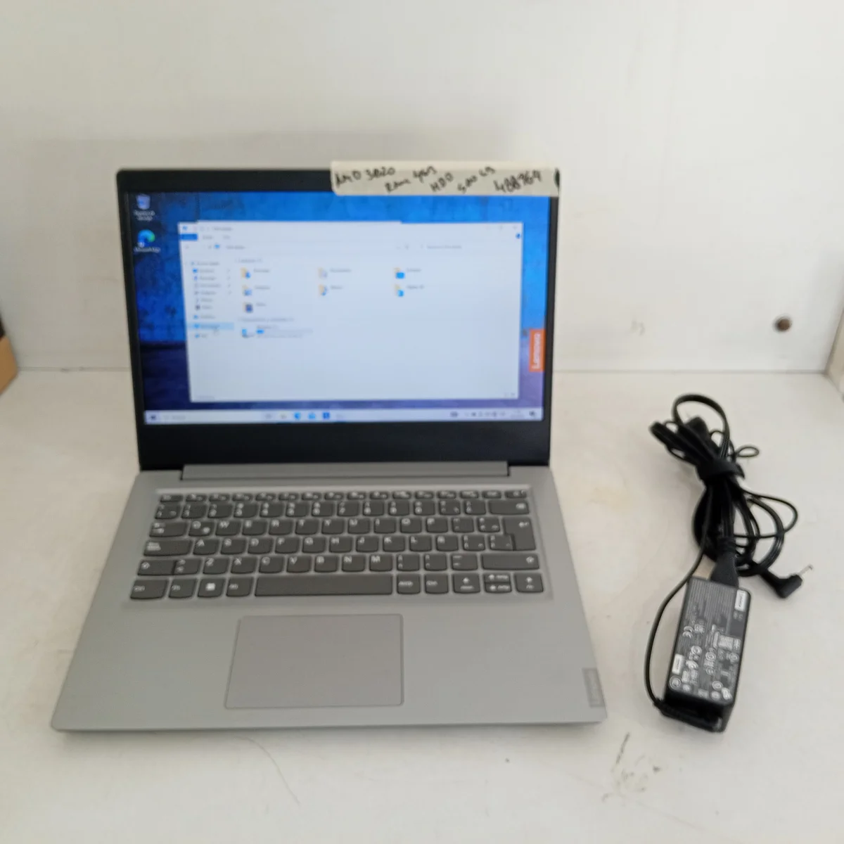 Foto 2 de Notebook Marca Lenovo Modelo 81uv Procesador Amd Memoria Ram 4 Gb Disco Duro 500 Gb Generacion 3.020 Acc En Caja