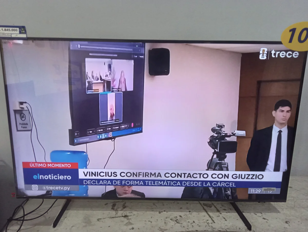 Televisor Led Smart De 50 '' Marca Samsung Modelo Qn50q60cag Con Control Usado En Buen Estado Acc Patitas