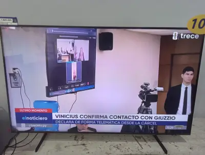 Televisor Led Smart De 50 '' Marca Samsung Modelo Qn50q60cag Con Control Usado En Buen Estado Acc Patitas