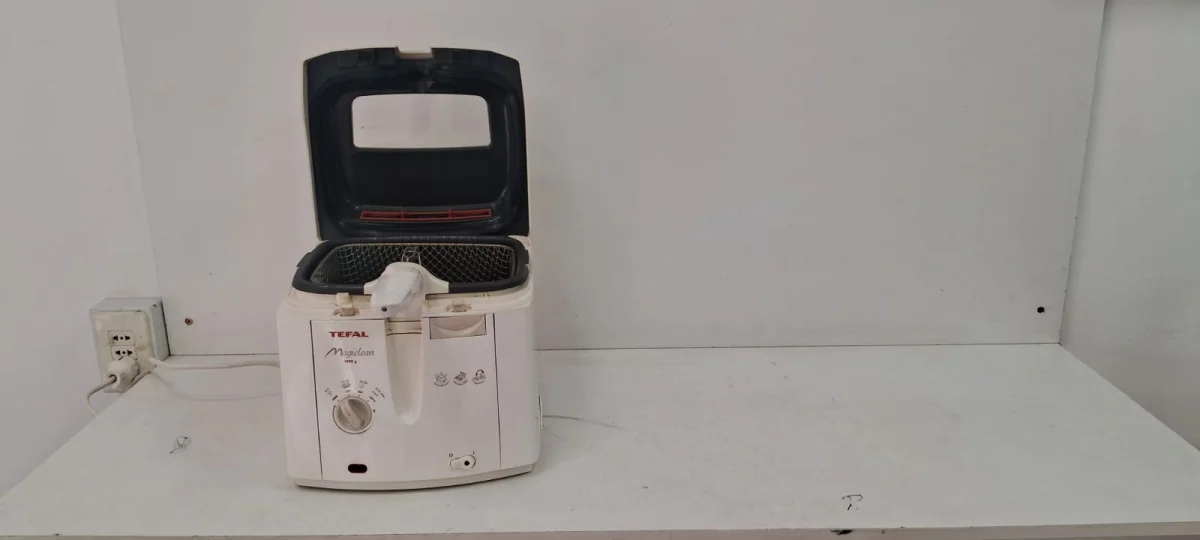 Foto 2 de Fritadora Marca Tefal Modelo Fr4001 Usado En Buen Estado Acc Con EspumaderaRegulador De Temperatura