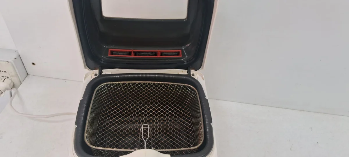 Foto 3 de Fritadora Marca Tefal Modelo Fr4001 Usado En Buen Estado Acc Con EspumaderaRegulador De Temperatura
