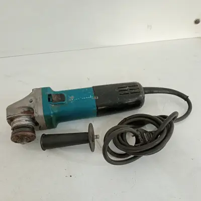 Pulidora Marca Makita Modelo 9557 Tamaño Chico Usado En Buen Estado Acc Con Manija