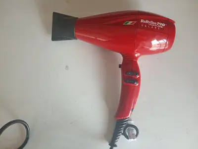 Secador De Pelo Marca Babylisspro Modelo Babfrv1pe/Py/Uz Usado En Buen Estado Acc Con Un Pico