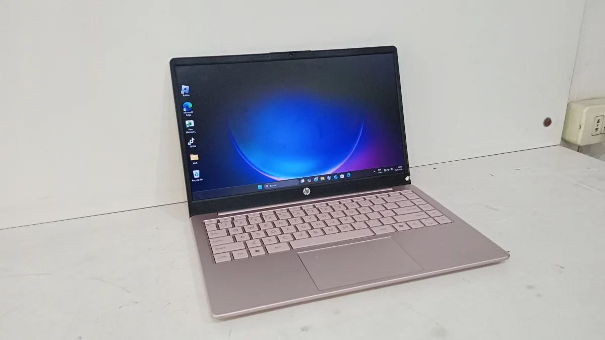 Foto 2 de Notebook Marca Hp Modelo Hp14 Procesador Intel N150 Memoria Ram 4 Gb Disco Duro 128 Gb Generacion 5 Acc Con Estuche