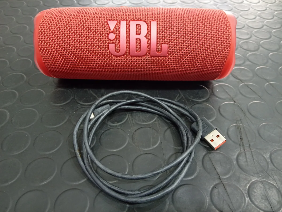 Speaker Potencia Watts No Tiene Marca Jbl Sin Control Modelo Flip 6 Usado En Buen Estado Sin Caja Acc Cargador