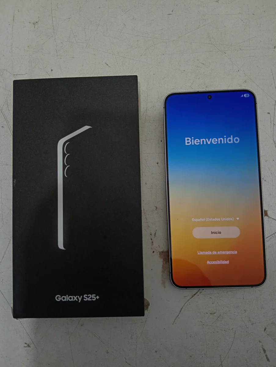 Celular Marca Samsung Modelo S25+ Memoria Ram 12 Gb Almacenamiento Interno 256 Gb Acc Cable UbsPinchita Para Sacar El SimCaja