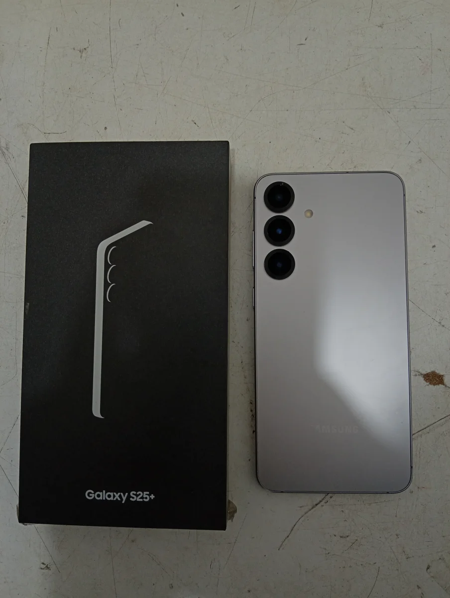 Foto 2 de Celular Marca Samsung Modelo S25+ Memoria Ram 12 Gb Almacenamiento Interno 256 Gb Acc Cable UbsPinchita Para Sacar El SimCaja