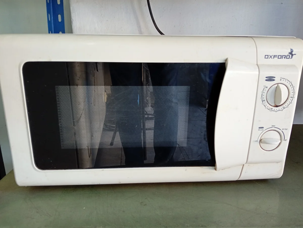Microondas Marca Oxford Modelo No Tiene Usado Con Desgaste Acc Bandeja De Vidrio