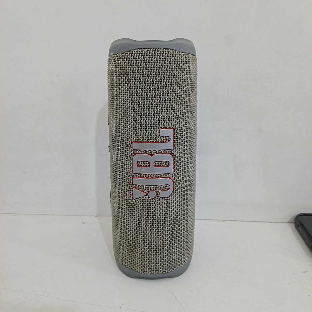 Foto 2 de Speaker Potencia Watts No Tiene Marca Jbl Sin Control Modelo Flip 6 Usado En Buen Estado Sin Caja Acc No Tiene