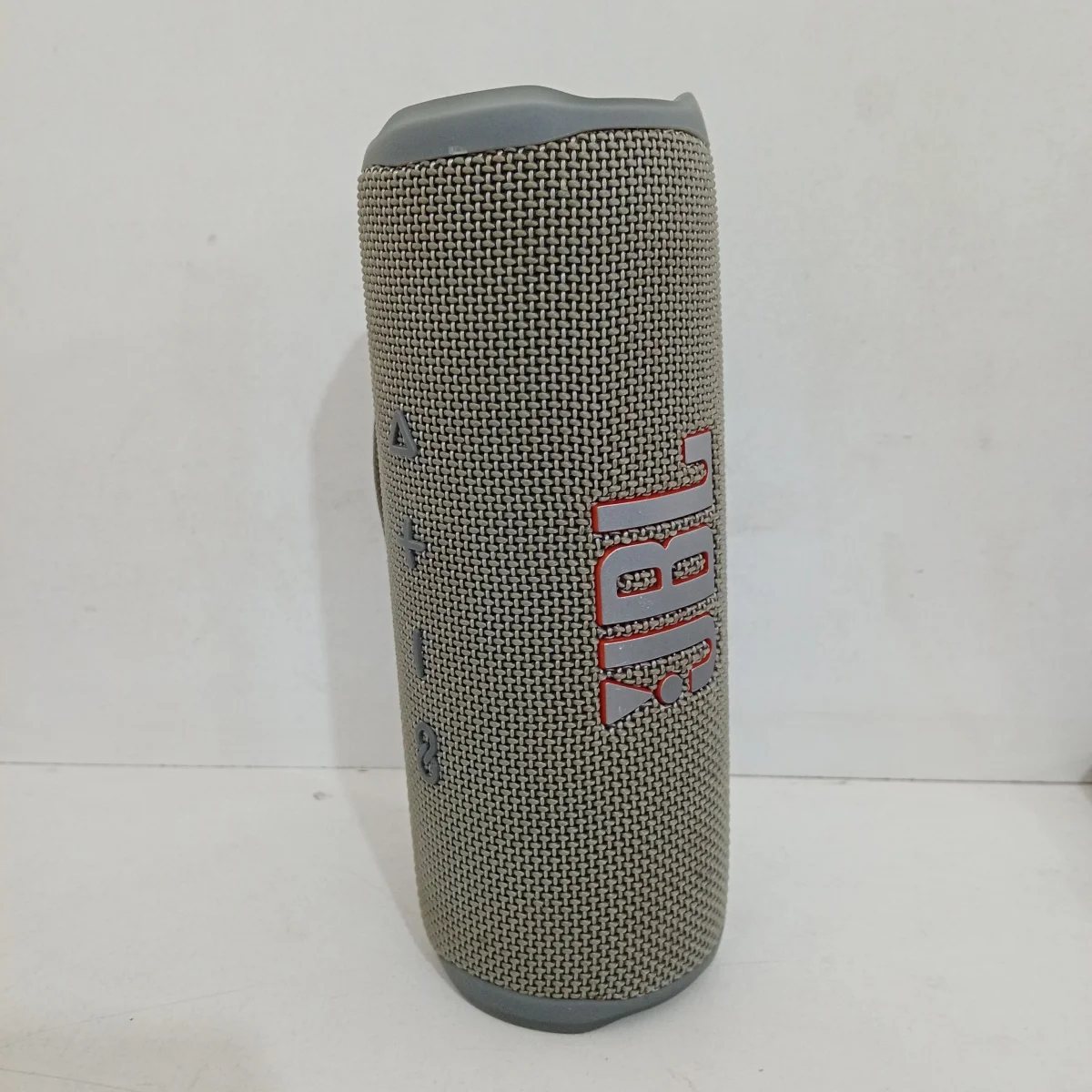 Foto 3 de Speaker Potencia Watts No Tiene Marca Jbl Sin Control Modelo Flip 6 Usado En Buen Estado Sin Caja Acc No Tiene
