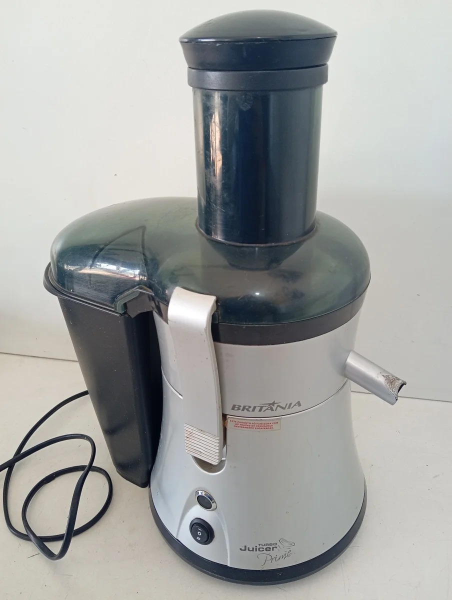 Foto 2 de Juguera 2 Velocidades Marca Britania Modelo Turbo Julcer Primer Usado Con Desgaste Acc Deposito De Jugo
