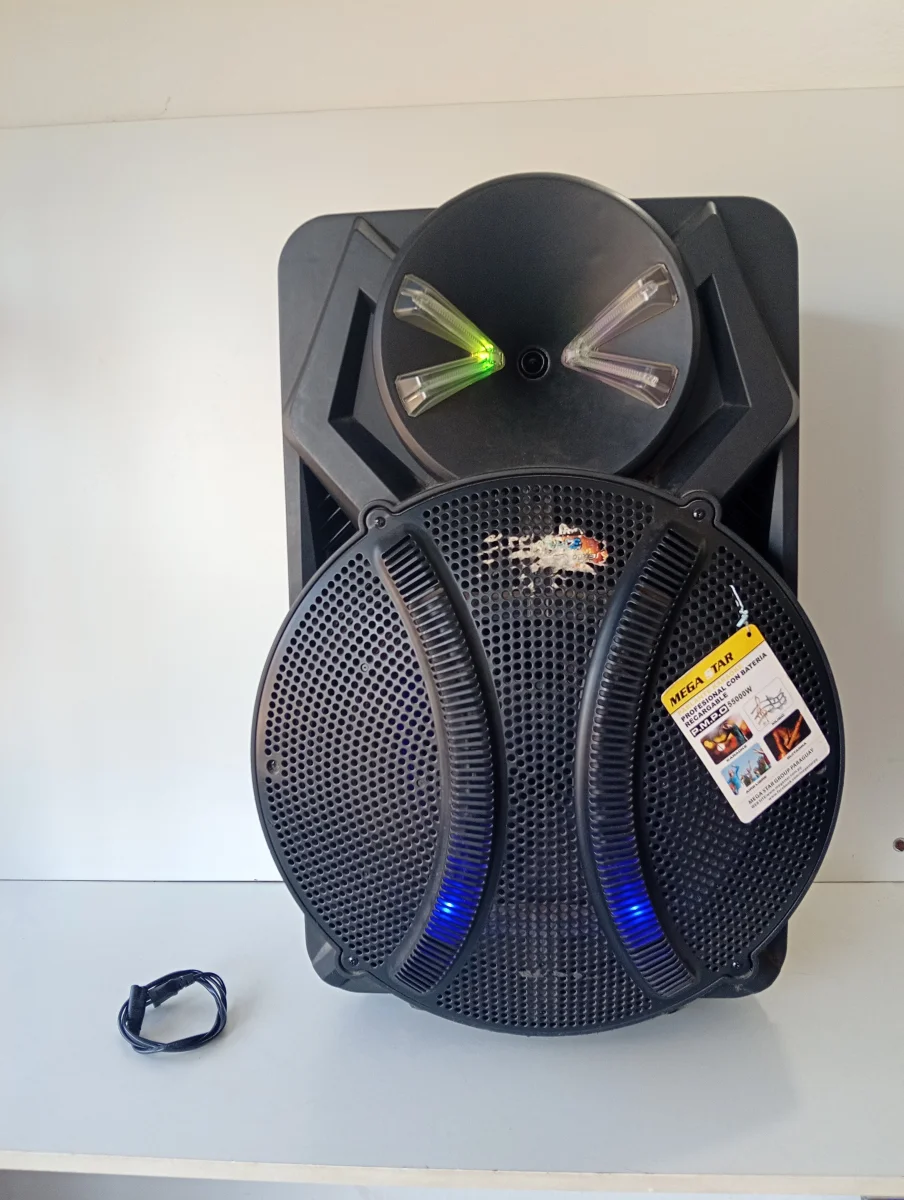 Caja De Sonido Amplificada Marca Mega Star Modelo Spa1828bt Sin Control Usado En Buen Estado Acc Cable PowerRueditasManija