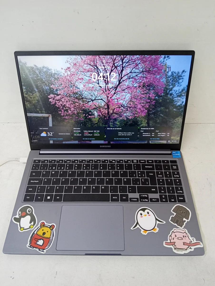 Notebook Marca Samsung Modelo Np750xgj Procesador I3 Memoria Ram 8 Gb Disco Duro 256 Gb Generacion 13 Acc De 15 Pulgadas