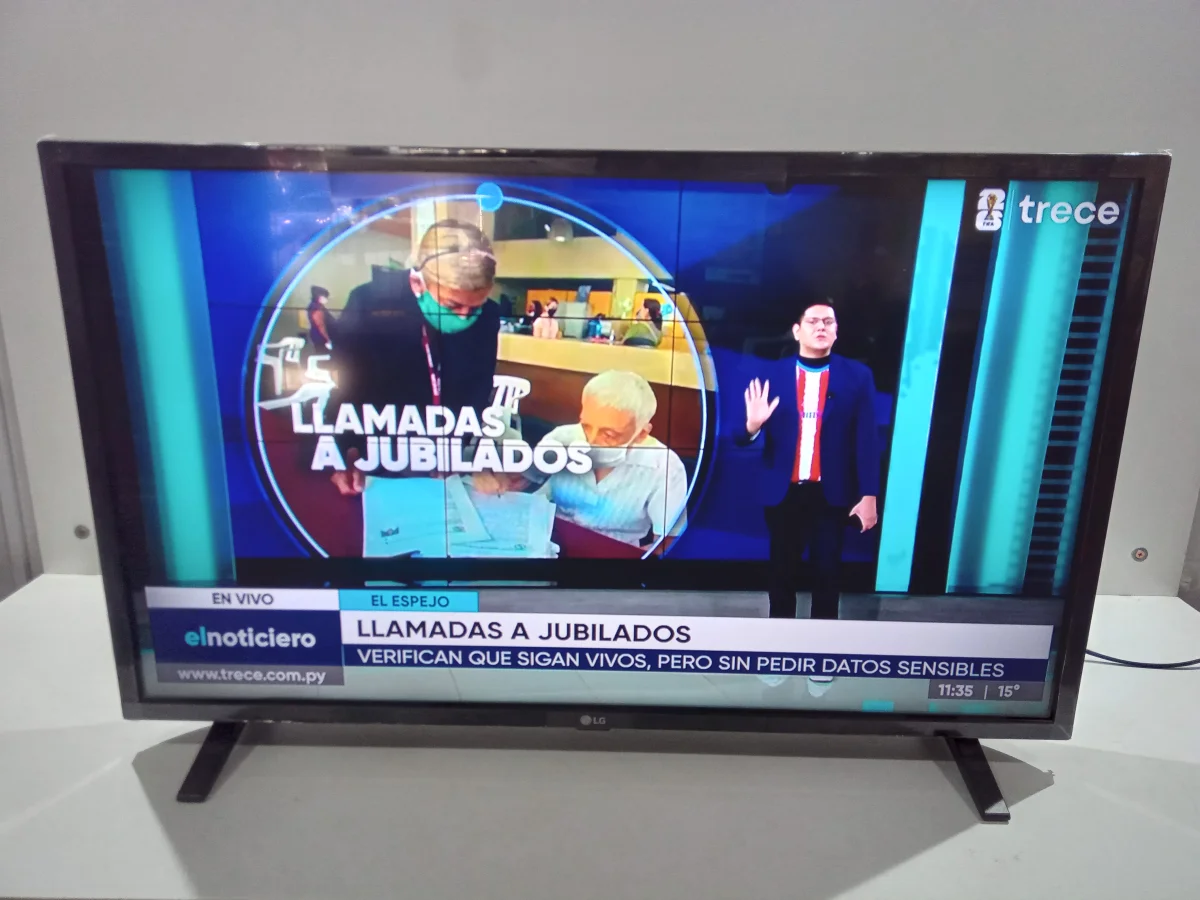 Televisor Led Smart De 32 '' Marca Lg Modelo 32lq630bsa Con Control Usado En Buen Estado Acc Patitas