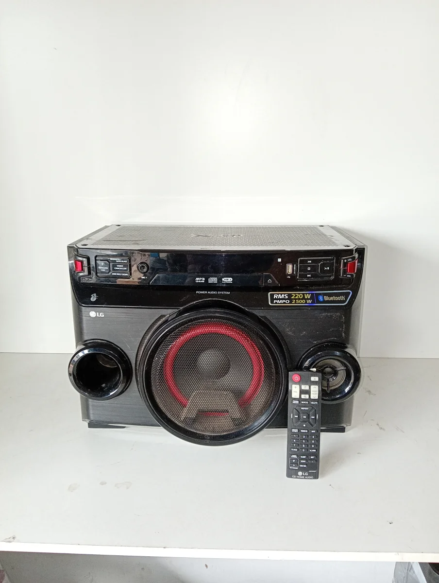 Mini Componente Marca Lg Con Control Modelo Om4560 Usado En Buen Estado Con No Tiene Acc No Tiene