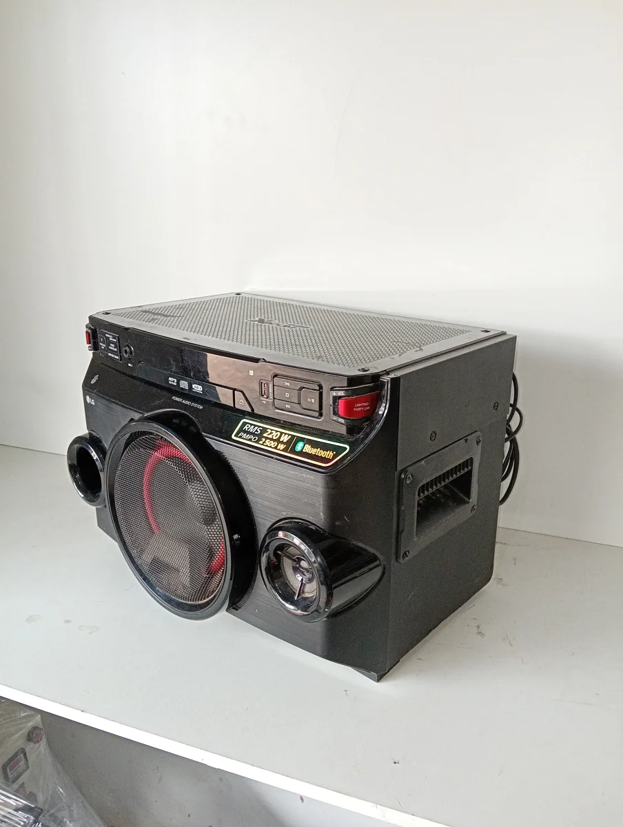 Foto 2 de Mini Componente Marca Lg Con Control Modelo Om4560 Usado En Buen Estado Con No Tiene Acc No Tiene