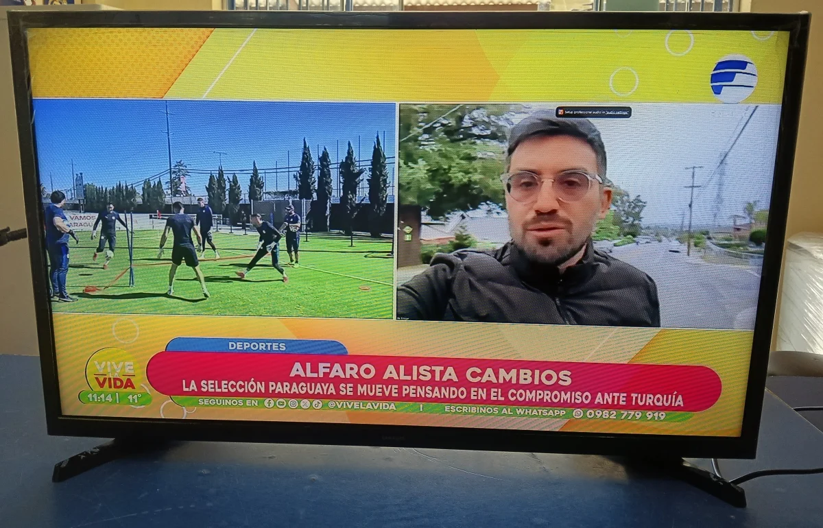 Televisor Led Smart De 32 '' Marca Samsung Modelo Un32t4202ag Con Control Usado En Buen Estado Acc Patita